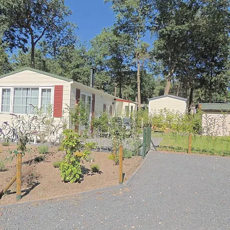 בקתה Carefully Furnished Chalet With A Nice Garden, In Nature הונדרלו