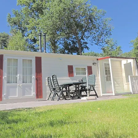 Carefully Furnished Chalet With A Nice Garden, In Nature בקתה הונדרלו