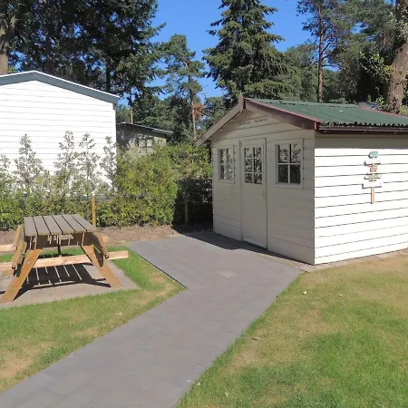 Carefully Furnished Chalet With A Nice Garden, In Nature בקתה *
