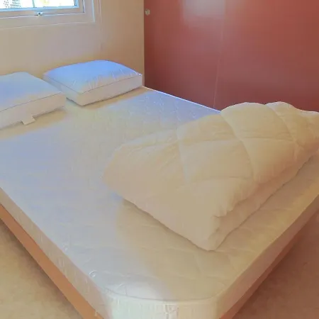 Carefully Furnished Chalet With A Nice Garden, In Nature בקתה הונדרלו