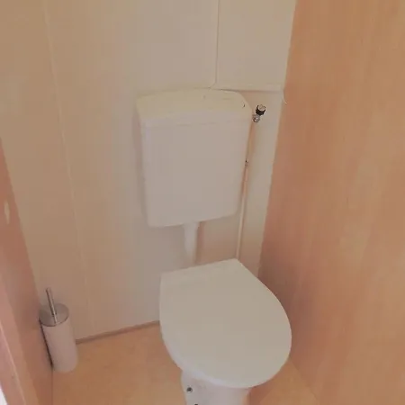 Carefully Furnished Chalet With A Nice Garden, In Nature הונדרלו