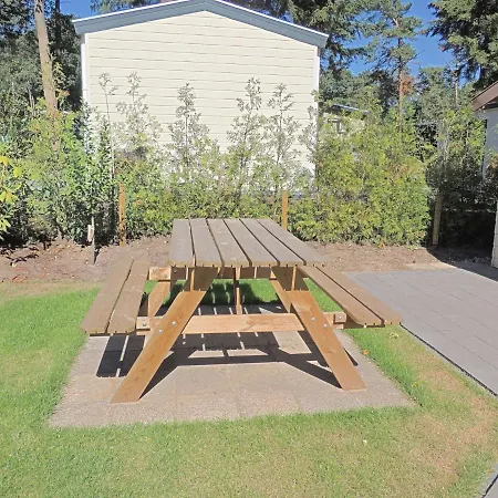 Carefully Furnished Chalet With A Nice Garden, In Nature הונדרלו