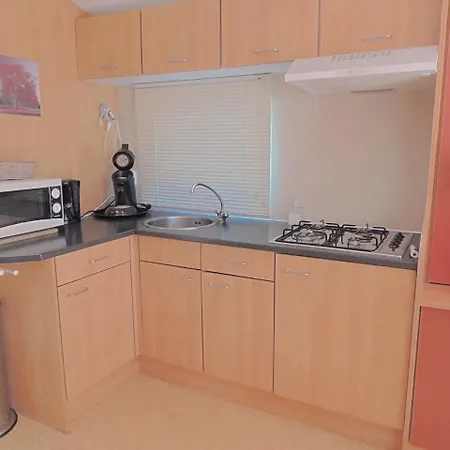 בקתה Carefully Furnished Chalet With A Nice Garden, In Nature הונדרלו