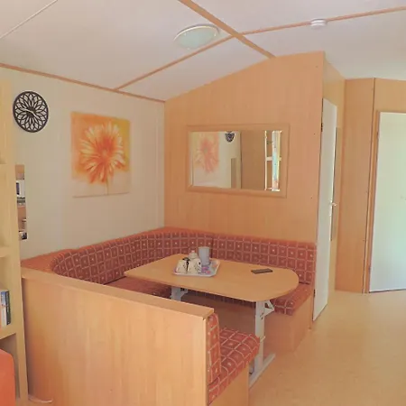 בקתה Carefully Furnished Chalet With A Nice Garden, In Nature